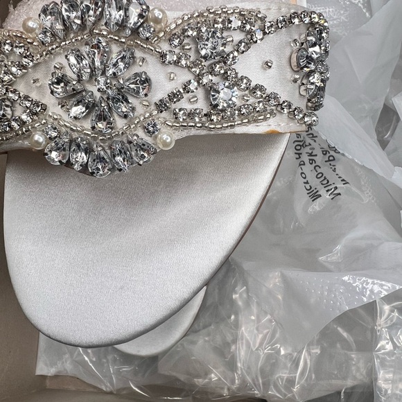 Betsey Johnson Mel Ivory (Wide) - Picture 8 of 13